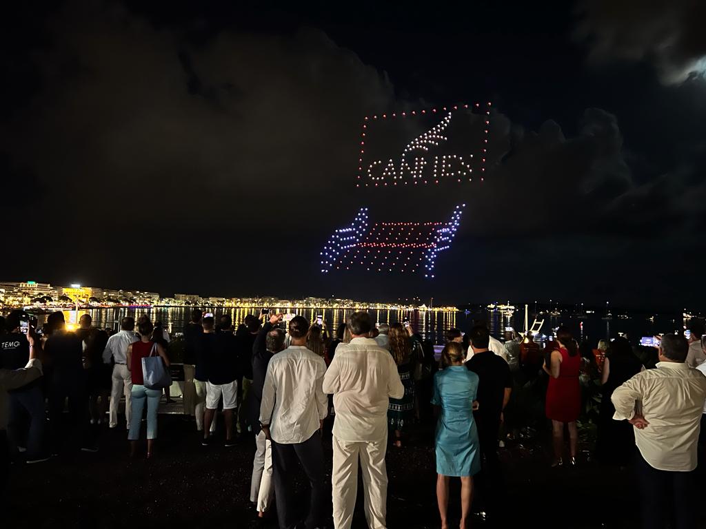 spectacle de drone sur mesure 